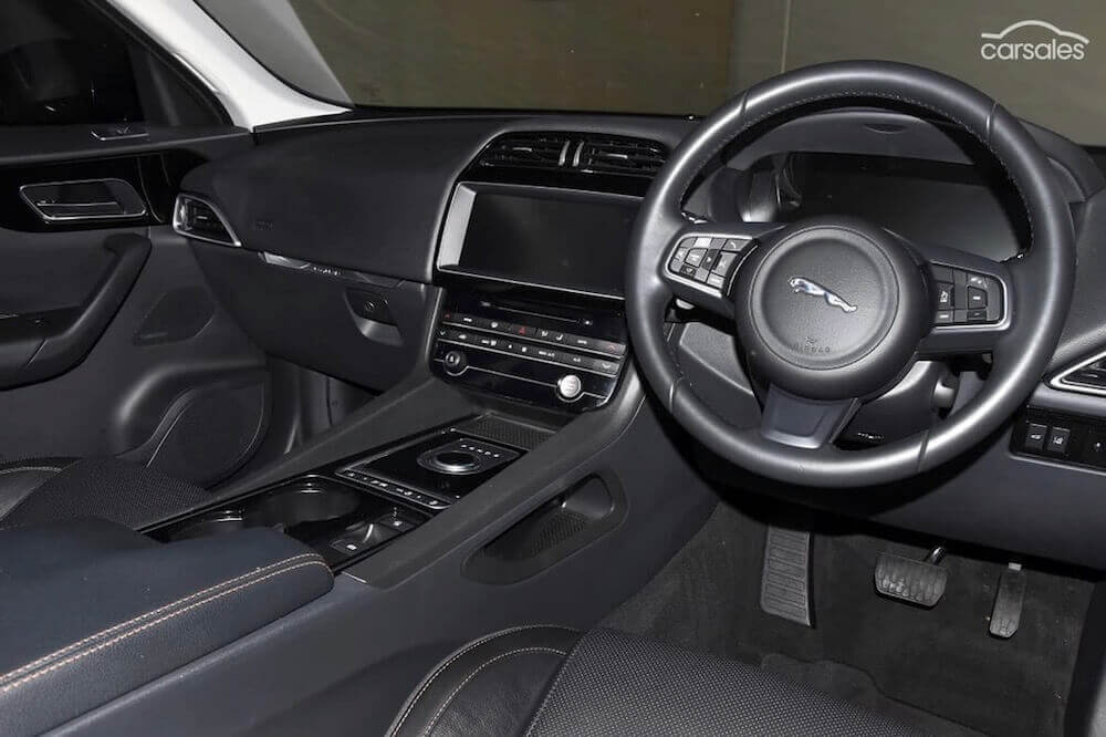 Photos Jaguar FPace Interior Front 1000 x 666 Photos Jaguar FPace Interior Front