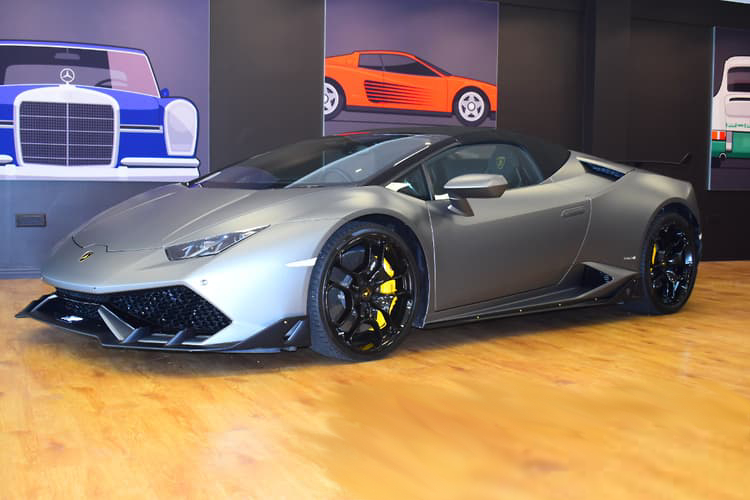 Lamborghini Huracan Spyder LP   grey
