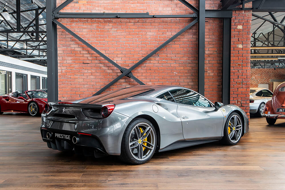 Ferrari-488-Silver-Mascot-03 Ferrari-488-Silver-Mascot-03
