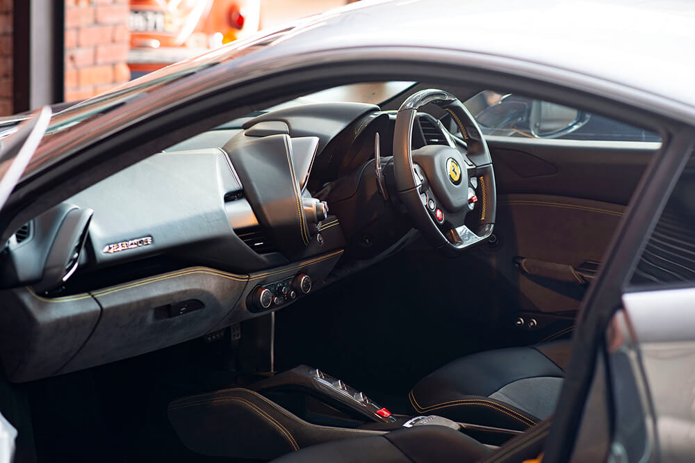 Ferrari-488-Silver-Mascot-04 Ferrari-488-Silver-Mascot-04