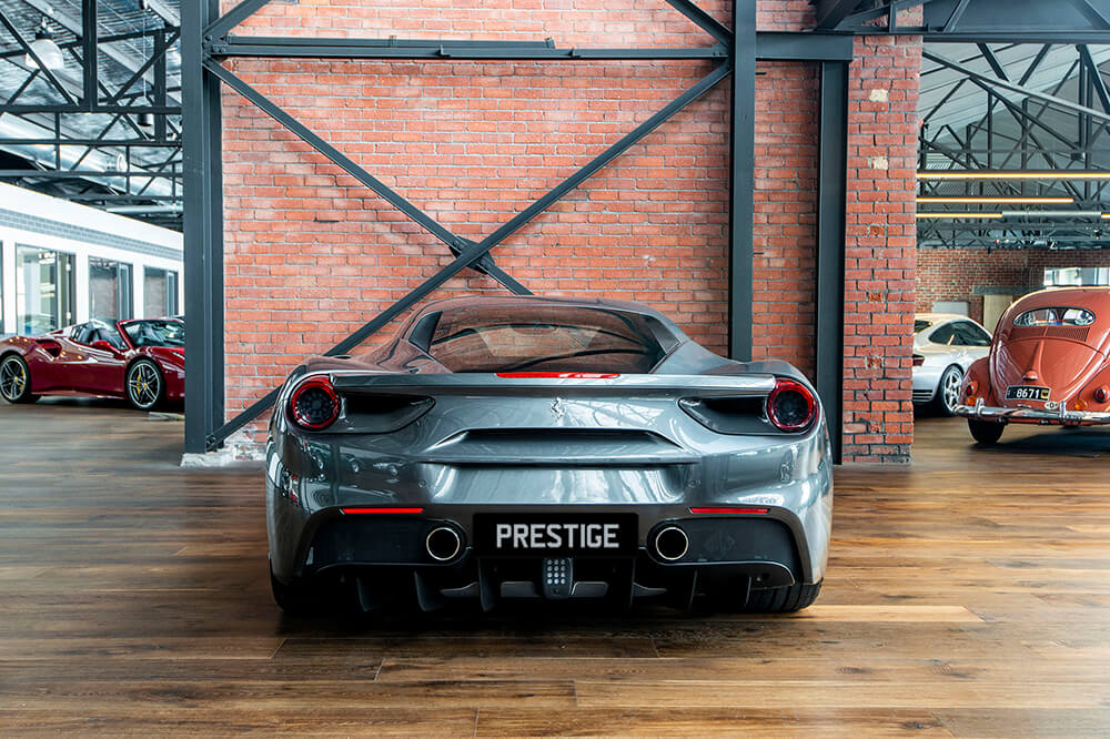 Ferrari-488-Silver-Mascot-05 Ferrari-488-Silver-Mascot-05