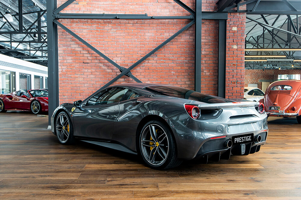 Ferrari-488-Silver-Mascot-06 Ferrari-488-Silver-Mascot-06