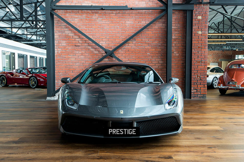 Ferrari-488-Silver-Mascot-07 Ferrari-488-Silver-Mascot-07