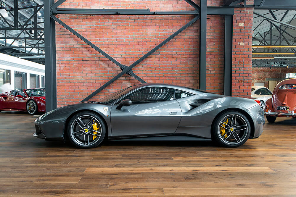 Ferrari-488-Silver-Mascot-08 Ferrari-488-Silver-Mascot-08