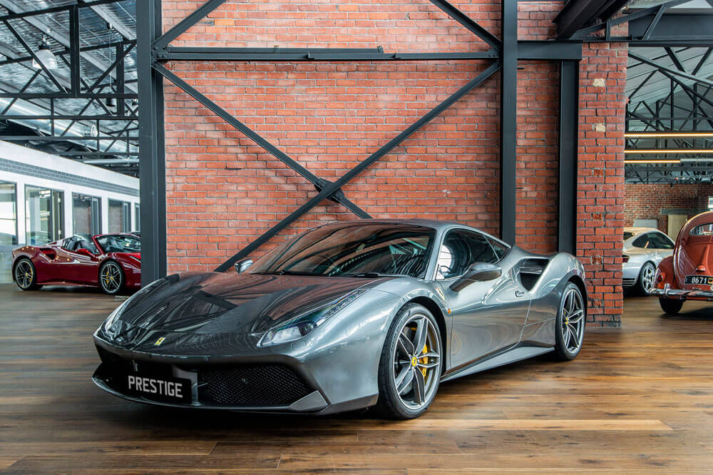 Ferrari-488-Silver-Mascot-09 Ferrari-488-Silver-Mascot-09
