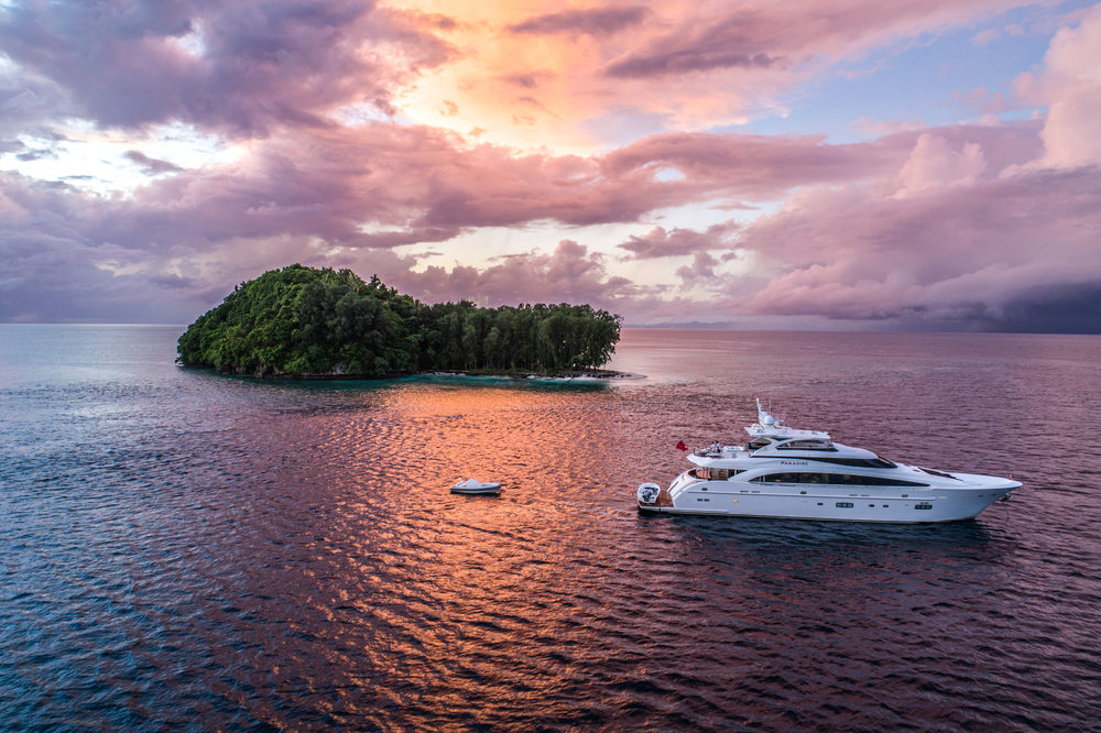 Yacht-Paradise-02 Yacht-Paradise-02
