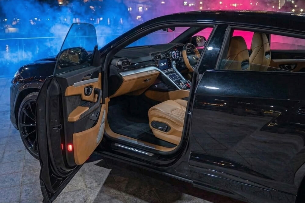 Lamborghini-Urus-SUV-Hire-Docklands-05