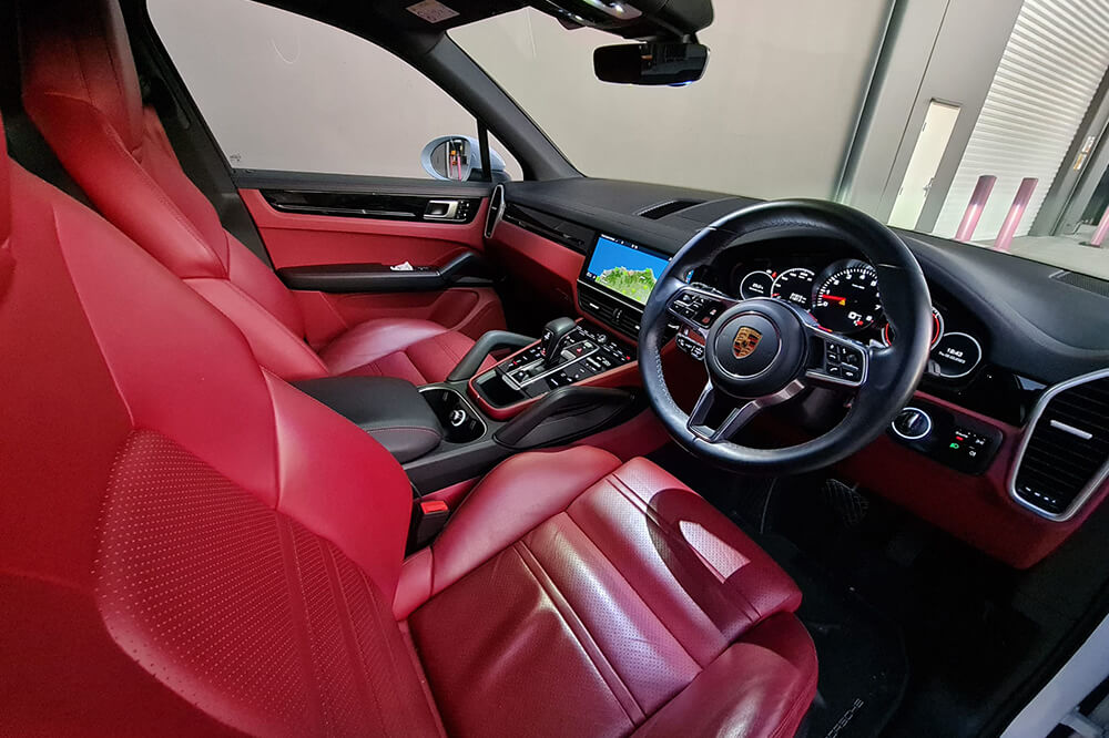 Porsche-Cayenne-Car-Hire-Plumpton-06