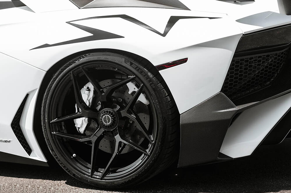 Lamborghini-Aventador-Car-Hire-Newstead-04