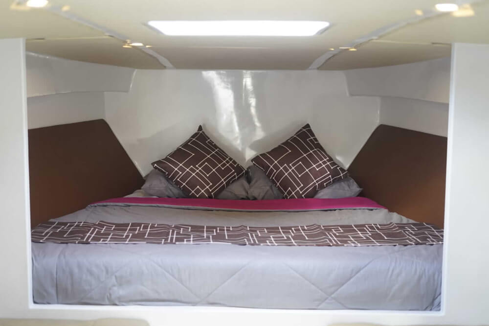 Monohull-KFish-09 Monohull-KFish-09