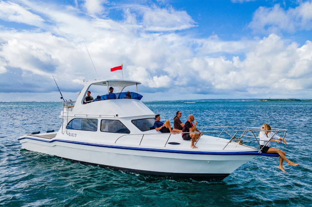 Monohull-Mironia-01