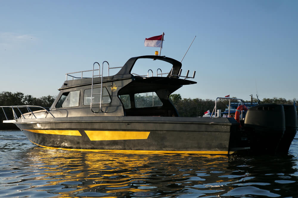 Monohull-Queen-02 Monohull-Queen-02