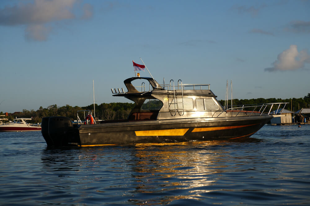 Monohull-Queen-03 Monohull-Queen-03