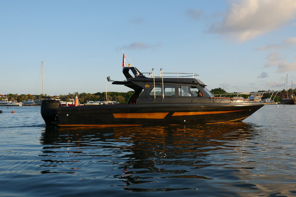 Monohull-Queen-04 Monohull-Queen-04