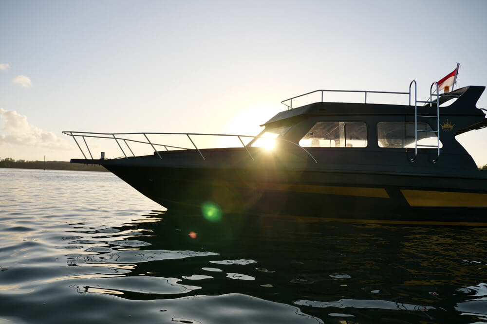 Monohull-Queen-05 Monohull-Queen-05