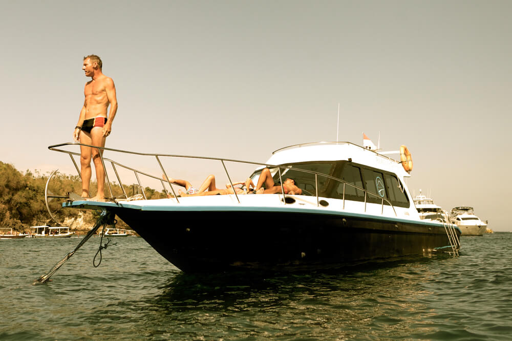 Monohull-RHI-03 Monohull-RHI-03
