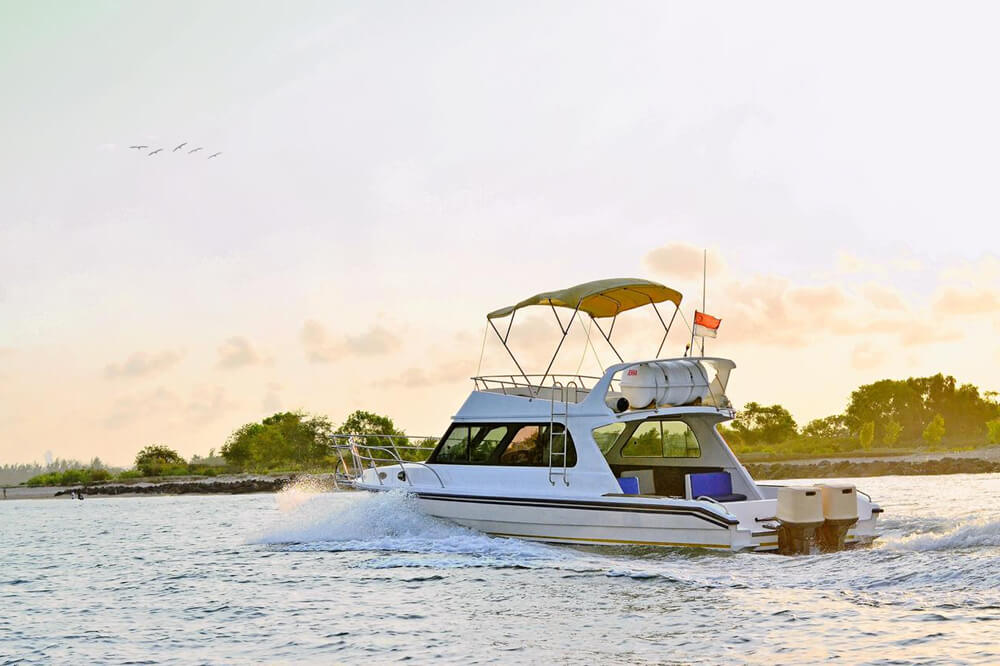 Monohull-RS-04 Monohull-RS-04